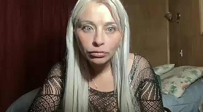 Snapshot of WhiteSnow09 chatting on 03/11/25, 12:54 WhiteSnow09 online show from 03/11/25, 12:54