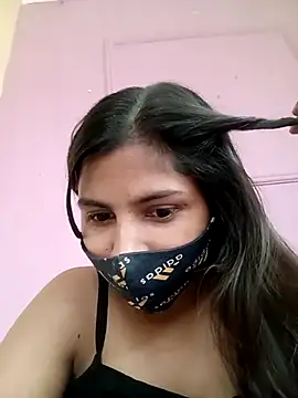 Snapshot of heena-3678 chatting on 11/26/25, 10:05 heena-3678 online show from 11/26/25, 10:05