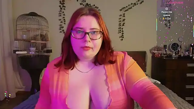 Lily lu one online show from 12/17/25, 02:12