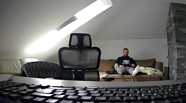 Snapshot of gryzoon chatting on 03/13/25, 06:16 gryzoon online show from 03/13/25, 06:16