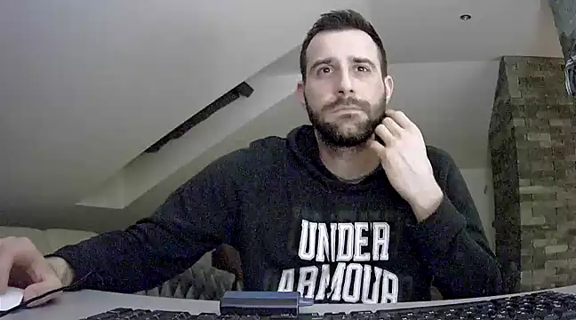 Snapshot of gryzoon chatting on 03/15/25, 10:55 gryzoon online show from 03/15/25, 10:55