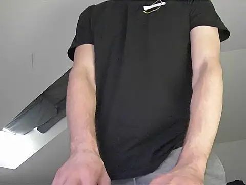 Snapshot of gryzoon chatting on 09/13/25, 02:06 gryzoon online show from 09/13/25, 02:06