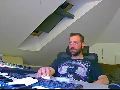 Snapshot of gryzoon chatting on 10/04/25, 10:19 gryzoon online show from 10/04/25, 10:19