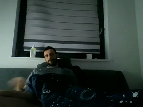 Snapshot of gryzoon chatting on 12/17/25, 02:50 gryzoon online show from 12/17/25, 02:50