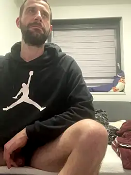 Snapshot of gryzoon chatting on 12/21/25, 11:34 gryzoon online show from 12/21/25, 11:34