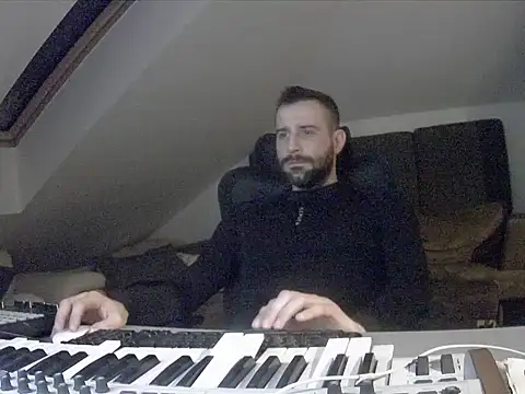 Snapshot of gryzoon chatting on 01/10/26, 12:12 gryzoon online show from 01/10/26, 12:12