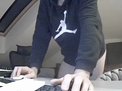 Snapshot of gryzoon chatting on 01/17/26, 11:30 gryzoon online show from 01/17/26, 11:30