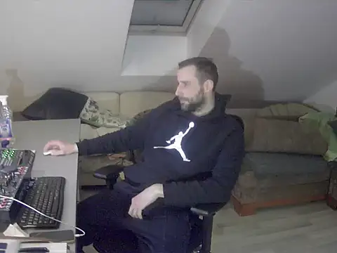 Snapshot of gryzoon chatting on 02/04/26, 08:14 gryzoon online show from 02/04/26, 08:14