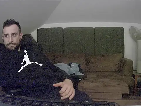 Snapshot of gryzoon chatting on 02/14/26, 01:02 gryzoon online show from 02/14/26, 01:02