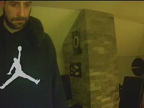 Snapshot of gryzoon chatting on 02/18/26, 03:24 gryzoon online show from 02/18/26, 03:24