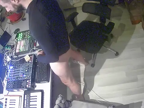 Snapshot of gryzoon chatting on 02/20/26, 12:18 gryzoon online show from 02/20/26, 12:18