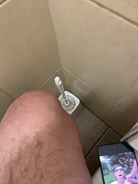 Snapshot of Alexander18edd chatting on 10/29/25, 01:35 Alexander18edd online show from 10/29/25, 01:35