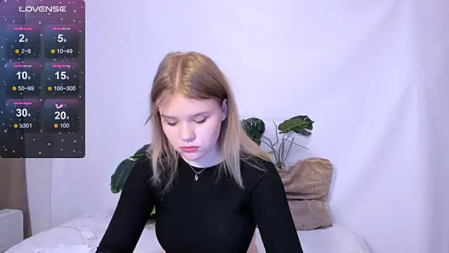 LaseyMoon online show from 03/05/25, 08:43