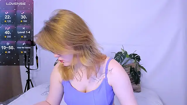 LaseyMoon online show from 03/08/25, 04:23