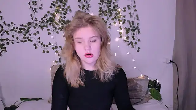 LaseyMoon online show from 03/18/25, 01:10