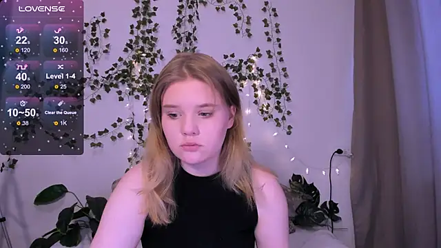 LaseyMoon online show from 03/21/25, 04:06