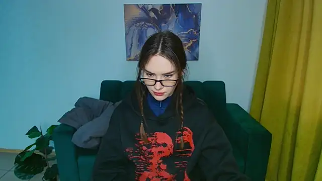 Snapshot of ElenaOconar chatting on 03/04/25, 12:33 ElenaOconar online show from 03/04/25, 12:33