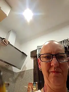 Snapshot of Emma_Milf25 chatting on 11/15/25, 07:21 Emma Milf25 online show from 11/15/25, 07:21