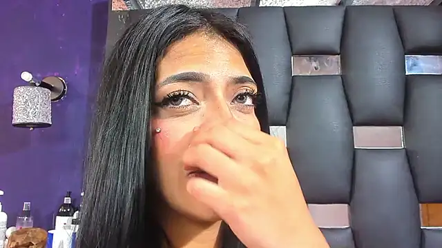 EMYCLARK01 online show from 12/04/25, 03:32