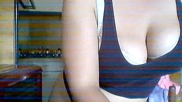 Snapshot of Rachele_Angel chatting on 06/19/26, 12:20 Rachele Angel online show from 06/19/26, 12:20