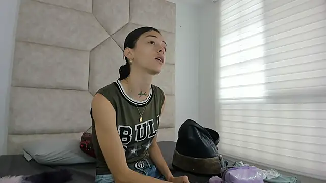 Snapshot of Vaiolett_Smith chatting on 09/27/25, 01:27 Vaiolett Smith online show from 09/27/25, 01:27