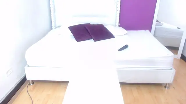 Snapshot of naughty_teen18 chatting on 03/03/25, 01:42 naughty teen18 online show from 03/03/25, 01:42