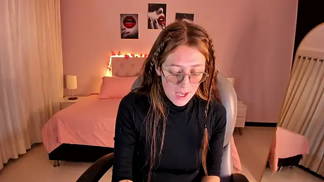 Snapshot of Emily_Warren_ chatting on 05/27/26, 07:44 Emily Warren online show from 05/27/26, 07:44