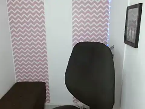 Snapshot of dayanacarson chatting on 12/04/25, 03:32 dayanacarson online show from 12/04/25, 03:32