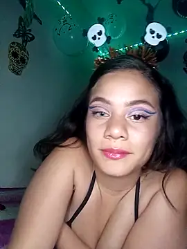 Valen thompsom 002 online show from 10/15/25, 04:45