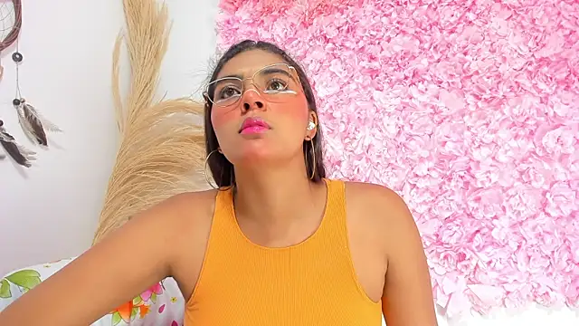 Snapshot of Melodymoore_ chatting on 02/18/26, 01:23 Melodymoore online show from 02/18/26, 01:23