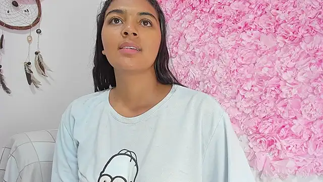 Snapshot of Melodymoore_ chatting on 03/08/26, 10:35 Melodymoore online show from 03/08/26, 10:35