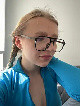 Snapshot of EvaBrooklyn chatting on 02/27/25, 12:13 EvaBrooklyn online show from 02/27/25, 12:13