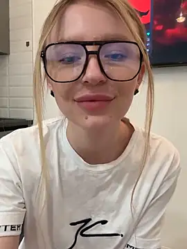 Snapshot of EvaBrooklyn chatting on 03/01/25, 05:05 EvaBrooklyn online show from 03/01/25, 05:05