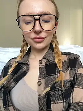 Snapshot of EvaBrooklyn chatting on 03/07/25, 12:45 EvaBrooklyn online show from 03/07/25, 12:45