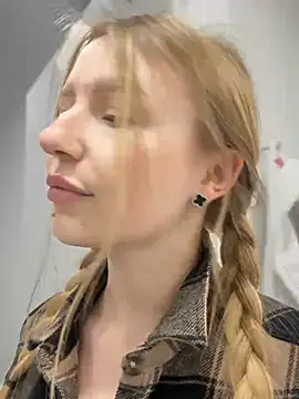 Snapshot of EvaBrooklyn chatting on 03/09/25, 04:33 EvaBrooklyn online show from 03/09/25, 04:33