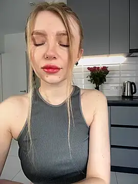 Snapshot of EvaBrooklyn chatting on 03/10/25, 06:16 EvaBrooklyn online show from 03/10/25, 06:16