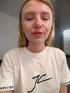 Snapshot of EvaBrooklyn chatting on 03/13/25, 03:33 EvaBrooklyn online show from 03/13/25, 03:33