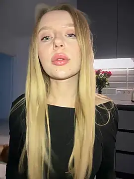 Snapshot of EvaBrooklyn chatting on 03/13/25, 03:39 EvaBrooklyn online show from 03/13/25, 03:39