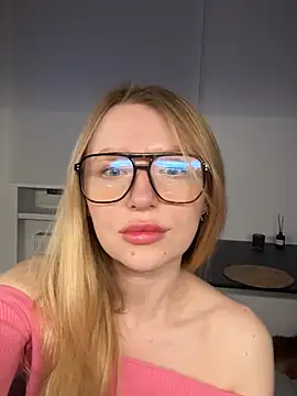 Snapshot of EvaBrooklyn chatting on 03/15/25, 07:05 EvaBrooklyn online show from 03/15/25, 07:05