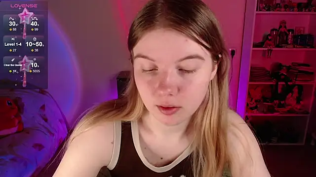 Strawberry juli online show from 05/20/26, 03:13