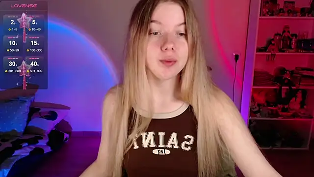 Strawberry juli online show from 05/23/26, 03:01
