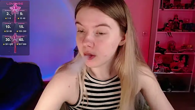 Strawberry juli online show from 06/10/26, 06:56