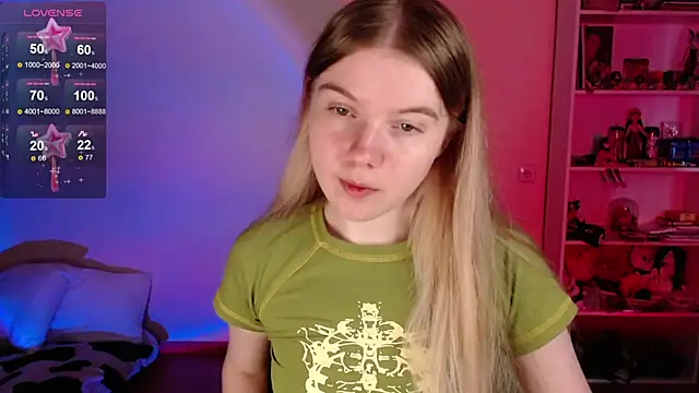 Strawberry juli online show from 06/15/26, 03:09