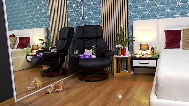 zoeylarkens online show from 02/25/25, 03:16