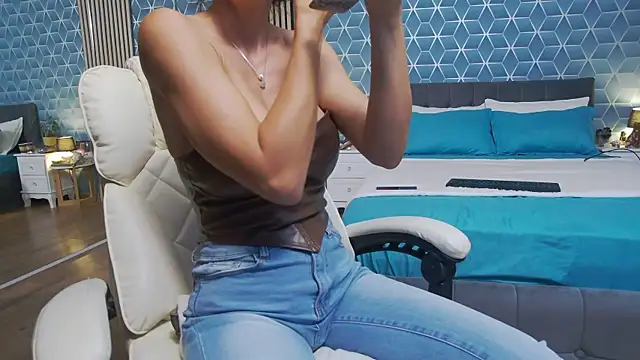 zoeylarkens online show from 09/29/25, 04:12