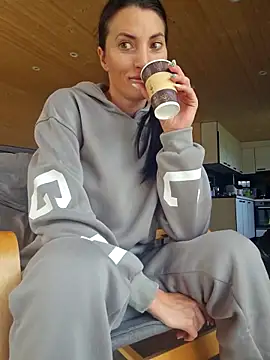 zoeylarkens online show from 10/05/25, 01:09