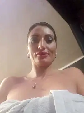 zoeylarkens online show from 10/27/25, 04:16