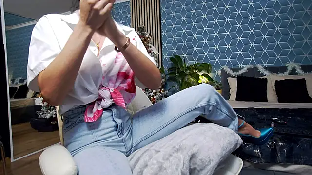 zoeylarkens online show from 12/14/25, 07:18