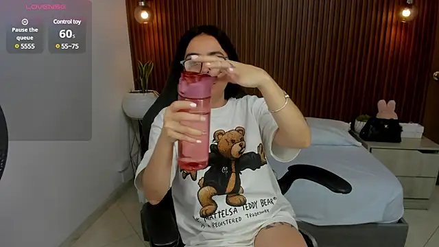 zakia23  online show from 03/05/25, 11:16