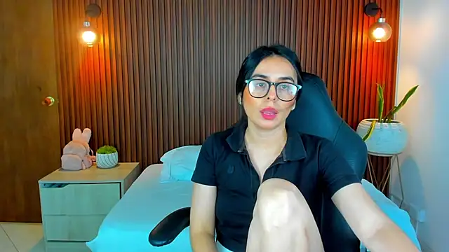 zakia23  online show from 03/14/25, 07:01